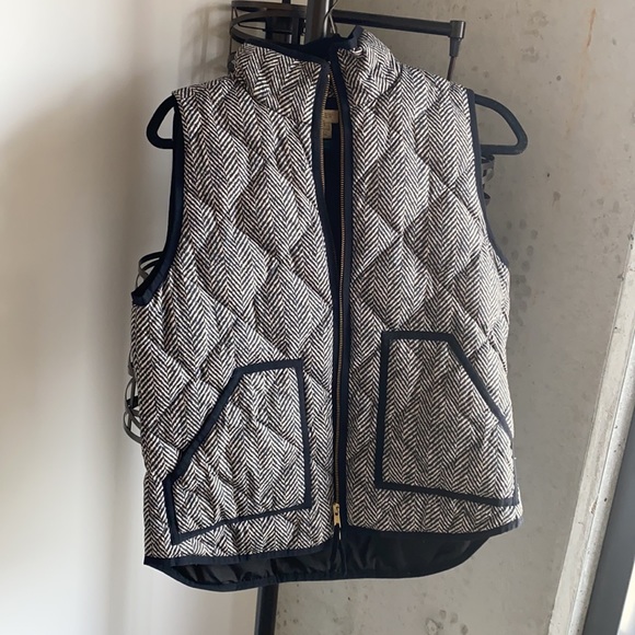 J.Crew Black and White Herringbone Printed Vest sz Small - Picture 3 of 3